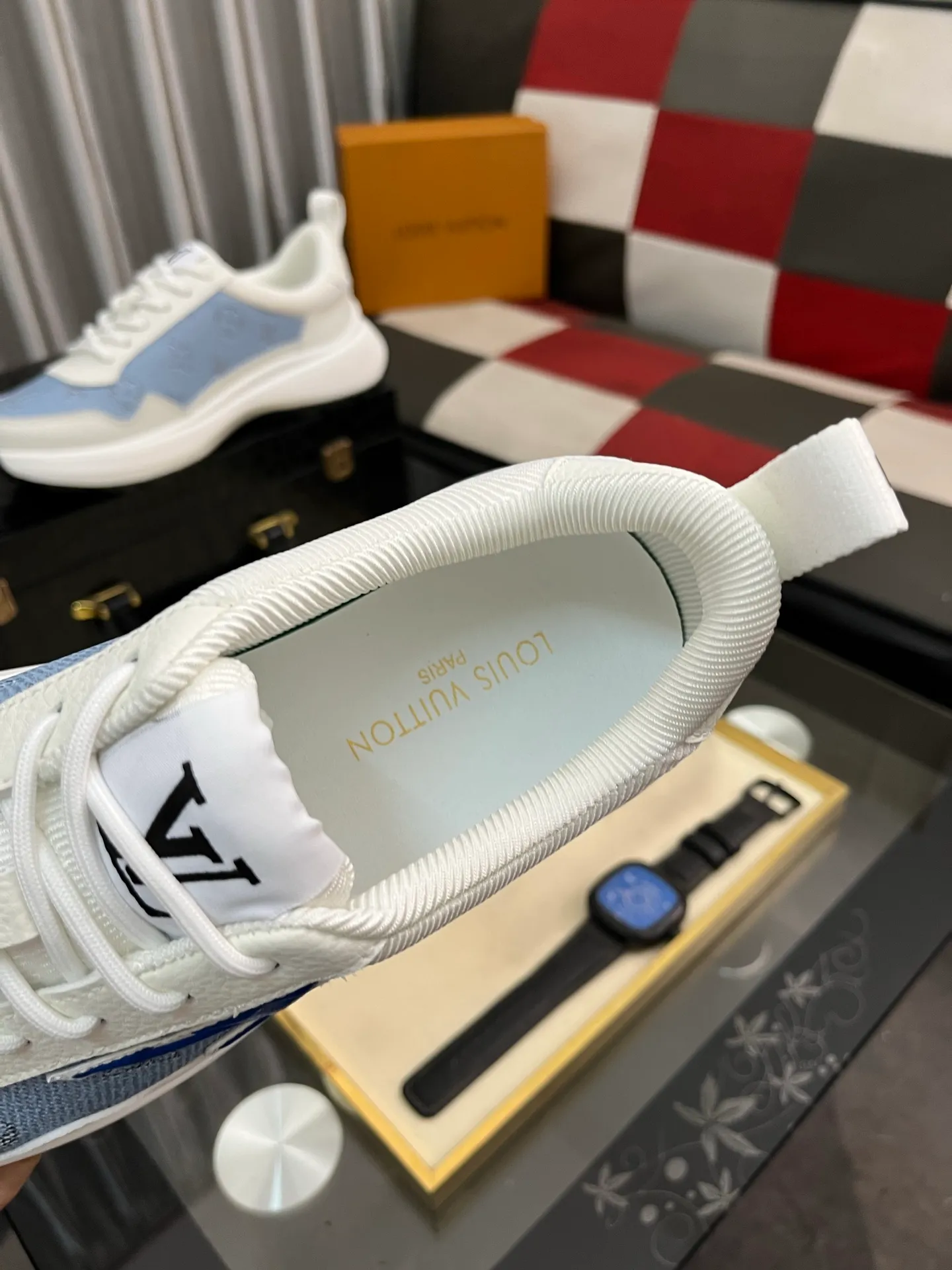 Men's shoes 💰458⌚️⌚️【LOUlS VUlTTON】Louis Vuitton ~ unique and casual style. LV counter purchasing 🏃casual shoes😍😍 Men's 2022 counters are on sale simultaneously, Italian imported brands select first-layer Italian cowhide. 🐑Sheepskin lining (refuses to discolor and rub feet) Sole: Original sole specially provided by the original factory 🎬Better in kind Size number: 38-443️⃣Colors available